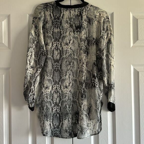 Zara Basic Women’s V Neck Snakeskin Black & Grey Blouse - Picture 6 of 7